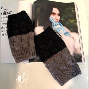 NWOT Muk Luks Black and Gray Knit Hand & Arm Warmers